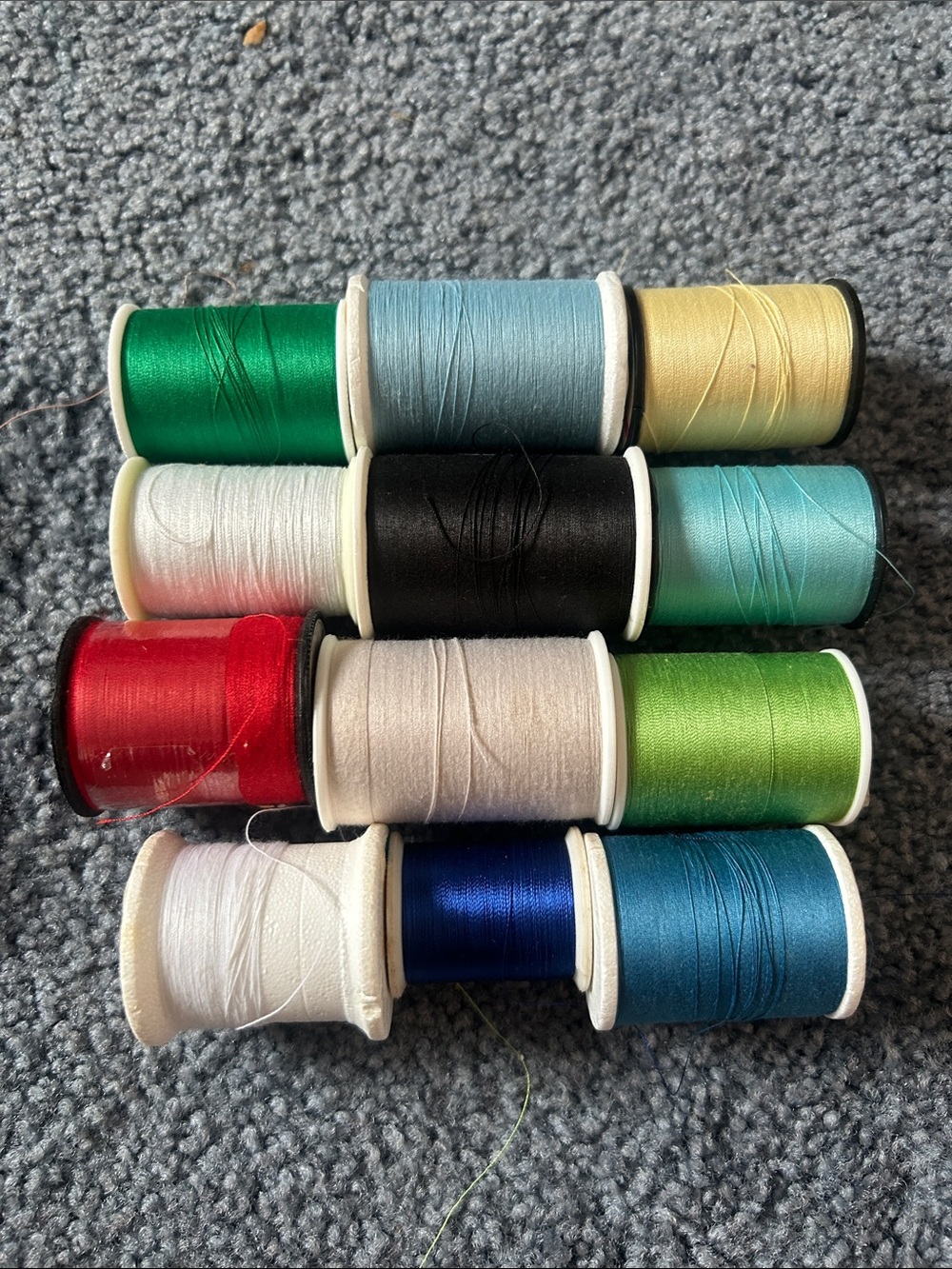 Mixed Sewing Thread Spools - Assorted Colors - Picture 3 of 3